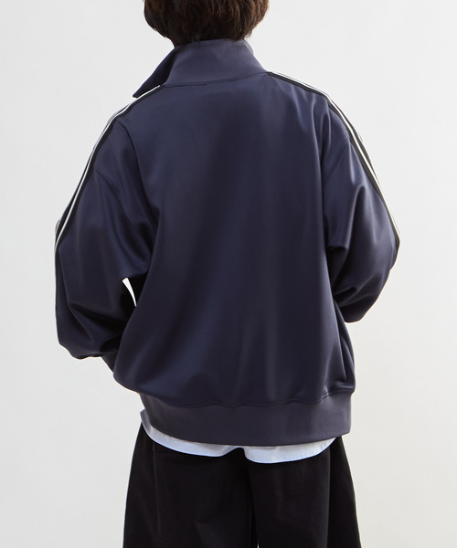 CONVERSE TOKYO(コンバーストウキョウ)の「SIDE LINE LOOSE TRACK JACKET(UNISEX)(その他アウター・レディース・オリーブ/ブラック/チャコールグレー/ライトグレー・LARGE/MEDIUM)」の12枚目の写真