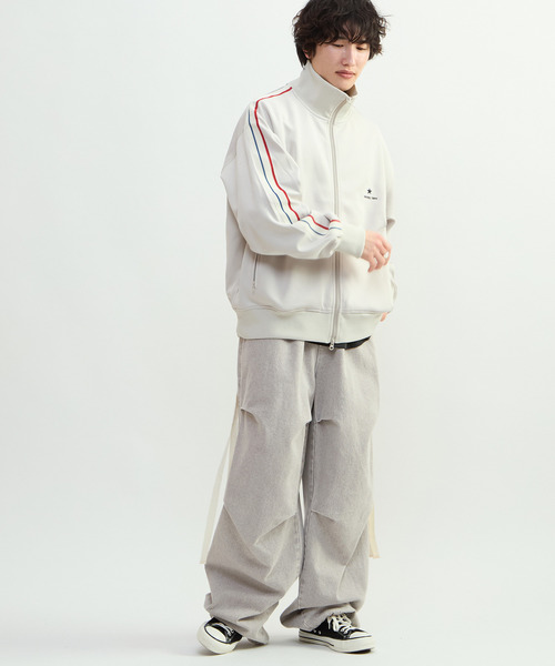 CONVERSE TOKYO(コンバーストウキョウ)の「SIDE LINE LOOSE TRACK JACKET(UNISEX)(その他アウター・レディース・オリーブ/ブラック/チャコールグレー/ライトグレー・LARGE/MEDIUM)」の14枚目の写真