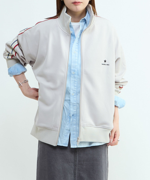 CONVERSE TOKYO(コンバーストウキョウ)の「SIDE LINE LOOSE TRACK JACKET(UNISEX)(その他アウター・レディース・オリーブ/ブラック/チャコールグレー/ライトグレー・LARGE/MEDIUM)」の18枚目の写真