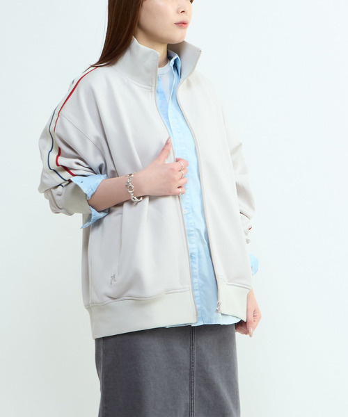 CONVERSE TOKYO(コンバーストウキョウ)の「SIDE LINE LOOSE TRACK JACKET(UNISEX)(その他アウター・レディース・オリーブ/ブラック/チャコールグレー/ライトグレー・LARGE/MEDIUM)」の19枚目の写真