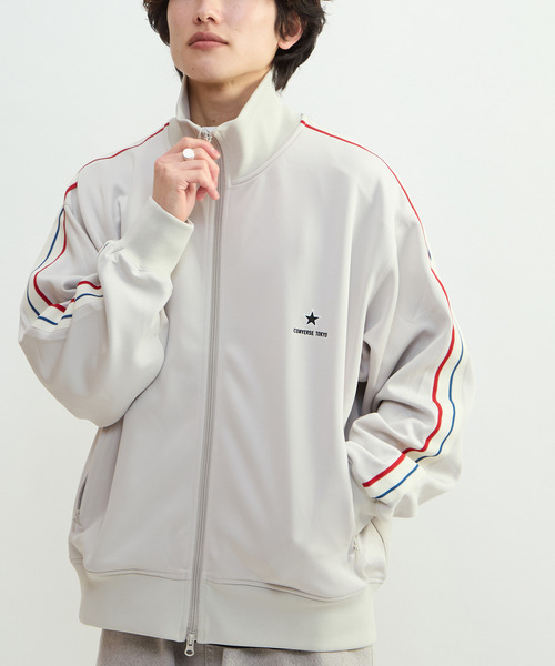 CONVERSE TOKYO(コンバーストウキョウ)の「SIDE LINE LOOSE TRACK JACKET(UNISEX)(その他アウター・レディース・オリーブ/ブラック/チャコールグレー/ライトグレー・LARGE/MEDIUM)」の7枚目の写真