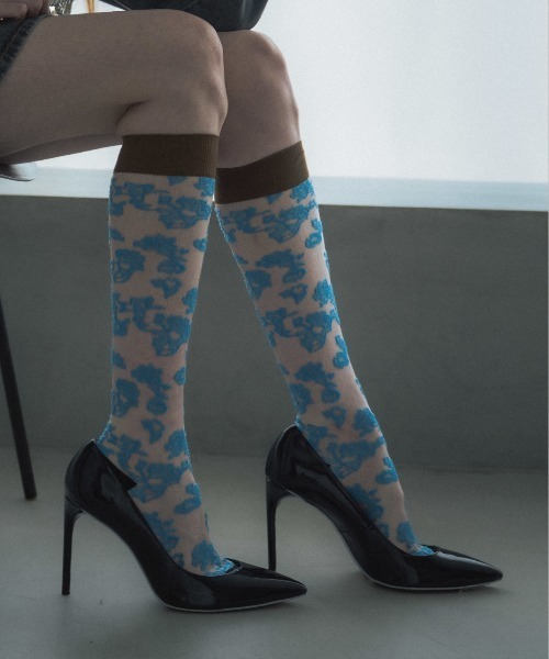 FAKUI(ファクイ)の「3COLOR FLOWER SEE-THROUGH SOCKS / 3カラー花柄シースルーソックス(ソックス/靴下・レディース・ボルドー/ブルー・22.0~24.0cm)」の1枚目の写真