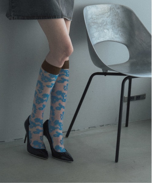 FAKUI(ファクイ)の「3COLOR FLOWER SEE-THROUGH SOCKS / 3カラー花柄シースルーソックス(ソックス/靴下・レディース・ボルドー/ブルー・22.0~24.0cm)」の10枚目の写真