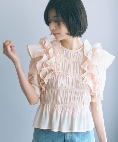 marun(マルン)の「<大きいサイズ>ギャザーフリルトップス marun(Tシャツ/カットソー・レディース・ピンク/ブラック・L/LL/3L/4L/5L)」の2枚目の写真
