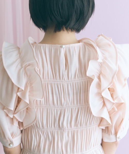 marun(マルン)の「<大きいサイズ>ギャザーフリルトップス marun(Tシャツ/カットソー・レディース・ピンク/ブラック・L/LL/3L/4L/5L)」の12枚目の写真