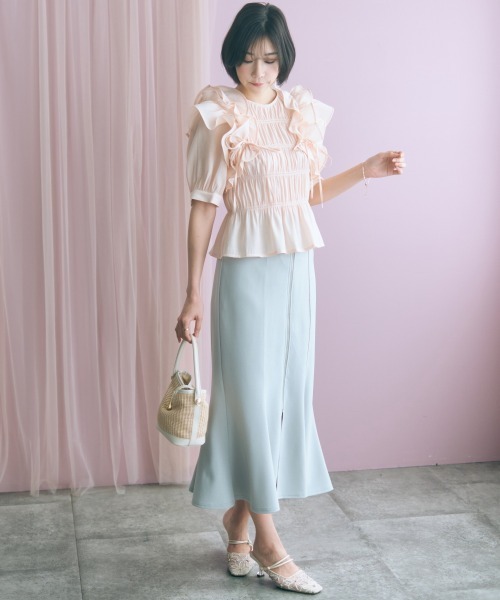 marun(マルン)の「<大きいサイズ>ギャザーフリルトップス marun(Tシャツ/カットソー・レディース・ピンク/ブラック・L/LL/3L/4L/5L)」の4枚目の写真