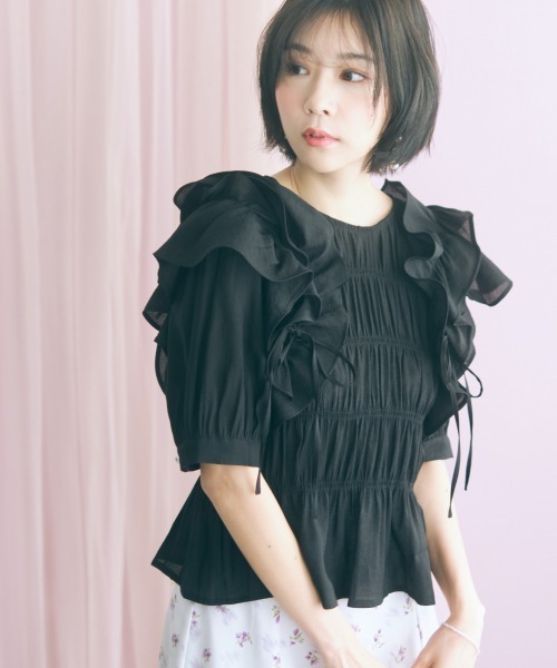 marun(マルン)の「<大きいサイズ>ギャザーフリルトップス marun(Tシャツ/カットソー・レディース・ピンク/ブラック・L/LL/3L/4L/5L)」の7枚目の写真