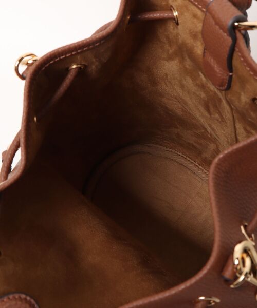 CHARLES & KEITH(チャールズ & キース)の「Beryl ベリル ドローストリングバッグパック(バックパック/リュック・レディース・ブルーグラス/チョコ/ブラック・M)」の19枚目の写真