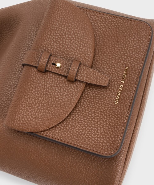 CHARLES & KEITH(チャールズ & キース)の「Beryl ベリル ドローストリングバッグパック(バックパック/リュック・レディース・ブルーグラス/チョコ/ブラック・M)」の16枚目の写真