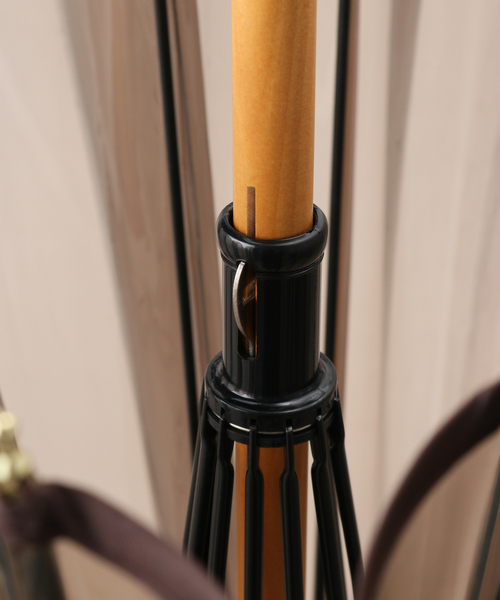 Traditional Weatherwear(トラディショナルウェザーウェア)の「《追加》【TRADITIONAL WEATHERWEAR】CLEAR UMBRELLA BAMBOO:傘(長傘・レディース・ブラウン/チャコールグレー・FREE)」の22枚目の写真