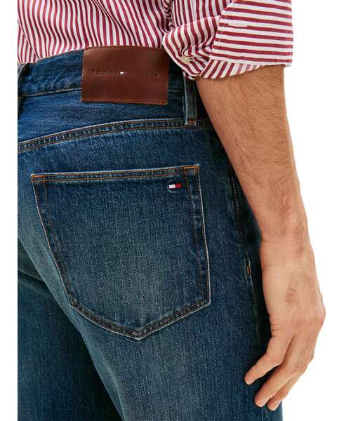 TOMMY HILFIGER(トミーヒルフィガー)の「レギュラーストレートジーンズ(デニムパンツ・メンズ・ブルー・W30 L32/W36 L32/W32 L32/W28 L32/W34 L32)」の2枚目の写真