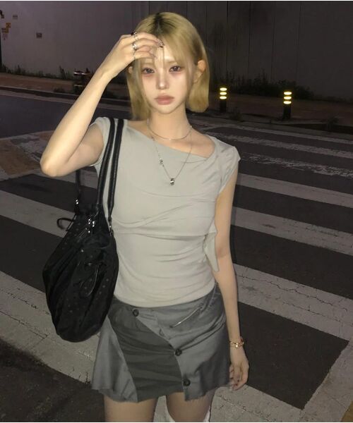 FLAREUP（フレアアップ）の「Asymmetrical Layered Mini Skirt (FL-267_Black)（スカート・レディース・ブラック・1/2）」の4枚目の写真