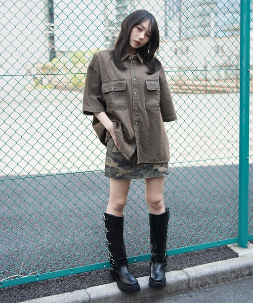 WEGO（ウィゴー）の「WEGO/【26年春夏新作】カラーデニムシャツ（シャツ/ブラウス・メンズ・ブラウン系その他/スカイブルー/ブラック系3/レッド系その他・LARGE/MEDIUM）」の7枚目の写真
