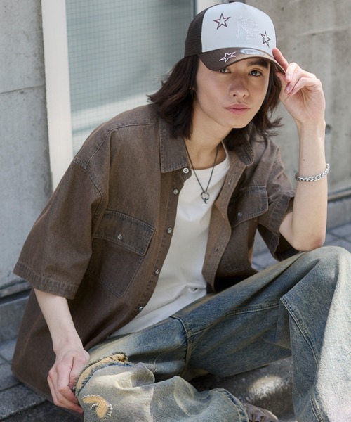 WEGO（ウィゴー）の「WEGO/【26年春夏新作】カラーデニムシャツ（シャツ/ブラウス・メンズ・ブラウン系その他/スカイブルー/ブラック系3/レッド系その他・LARGE/MEDIUM）」の19枚目の写真