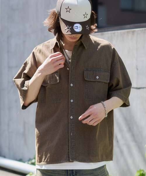 WEGO（ウィゴー）の「WEGO/【26年春夏新作】カラーデニムシャツ（シャツ/ブラウス・メンズ・ブラウン系その他/スカイブルー/ブラック系3/レッド系その他・LARGE/MEDIUM）」の22枚目の写真