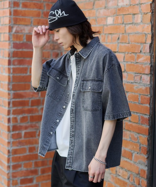 WEGO（ウィゴー）の「WEGO/【26年春夏新作】カラーデニムシャツ（シャツ/ブラウス・メンズ・ブラウン系その他/スカイブルー/ブラック系3/レッド系その他・LARGE/MEDIUM）」の16枚目の写真