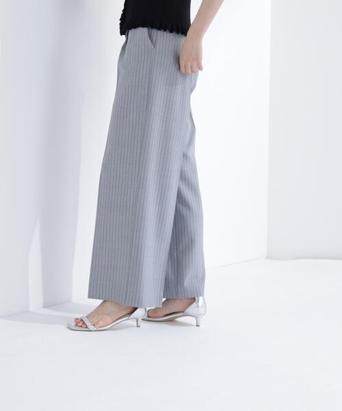 NATURAL BEAUTY BASIC(ナチュラルビューティーベーシック)の「ストライプタックストレートパンツ(その他パンツ・レディース・ベージュ系その他/グレー系その他・フリ-)」の2枚目の写真