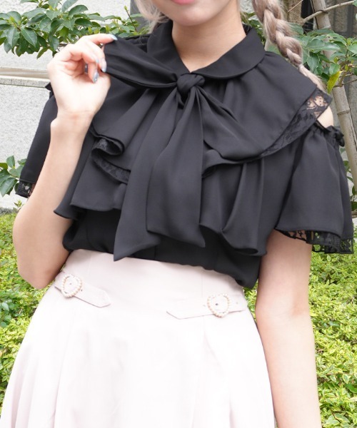 axes femme POETIQUE(アクシーズファムポエティック)の「2WAYオフショルフリルBL(シャツ/ブラウス・レディース・ブラック/ホワイト/ピンク・MEDIUM)」の2枚目の写真