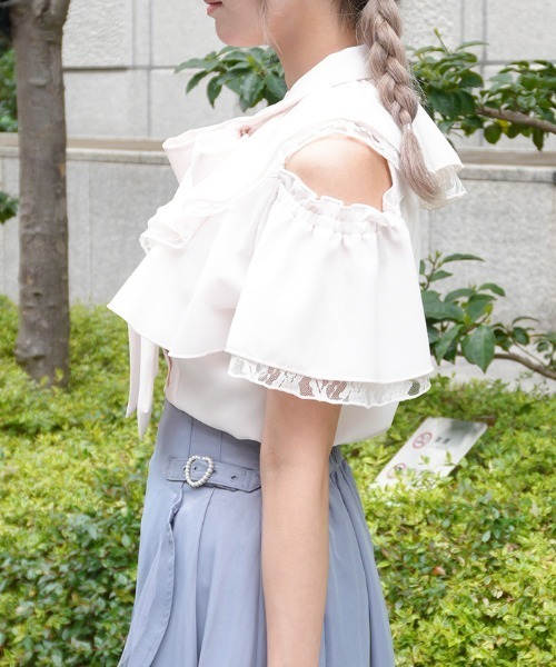 axes femme POETIQUE(アクシーズファムポエティック)の「2WAYオフショルフリルBL(シャツ/ブラウス・レディース・ブラック/ホワイト/ピンク・MEDIUM)」の5枚目の写真