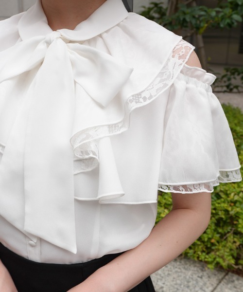axes femme POETIQUE(アクシーズファムポエティック)の「2WAYオフショルフリルBL(シャツ/ブラウス・レディース・ブラック/ホワイト/ピンク・MEDIUM)」の7枚目の写真