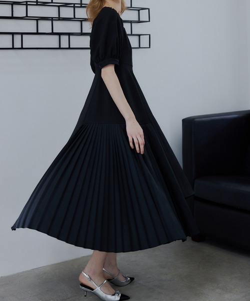 ORGUE(オルグ)の「Pleats docking dress/プリーツドッキングドレス(ワンピース・レディース・ブラック/ライトベージュ・SMALL/MEDIUM)」の11枚目の写真