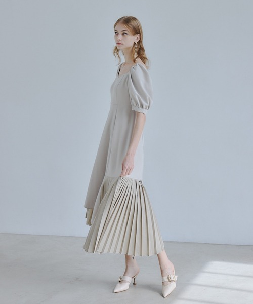 ORGUE(オルグ)の「Pleats docking dress/プリーツドッキングドレス(ワンピース・レディース・ブラック/ライトベージュ・SMALL/MEDIUM)」の7枚目の写真