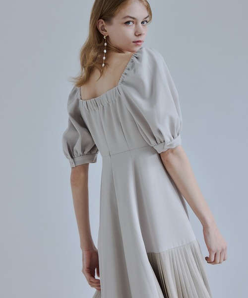 ORGUE(オルグ)の「Pleats docking dress/プリーツドッキングドレス(ワンピース・レディース・ブラック/ライトベージュ・SMALL/MEDIUM)」の3枚目の写真