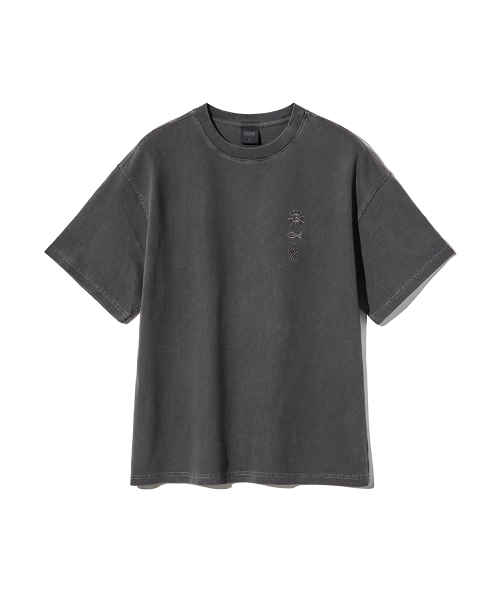 GAKKAI UNIONS（ガッカイユニオンズ）の「シンボルオーバークロップピグメント刺繍Tシャツチャコール（Tシャツ/カットソー・メンズ・その他・MEDIUM/LARGE/X-LARGE）」の2枚目の写真