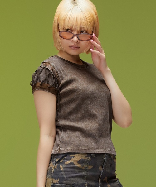 X-girl（エックスガール）の「FADED LACED UP SLEEVE S/S COMPACT TOP（Tシャツ/カットソー・レディース・ブラウン/オリーブ・ONE SIZE）」の6枚目の写真