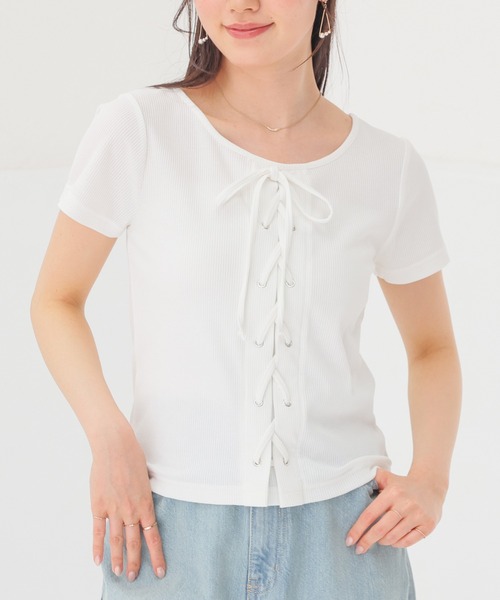 Honeys(ハニーズ)の「【ハニさら・接触冷感・UVカット】レースアップトップス(Tシャツ/カットソー・レディース・レッド/ホワイト/ヘザーチャコール/ブラック・S/M/L)」の2枚目の写真