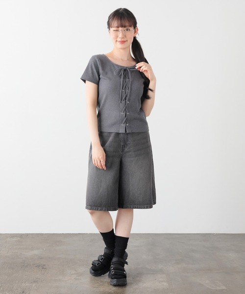 Honeys(ハニーズ)の「【ハニさら・接触冷感・UVカット】レースアップトップス(Tシャツ/カットソー・レディース・レッド/ホワイト/ヘザーチャコール/ブラック・S/M/L)」の5枚目の写真