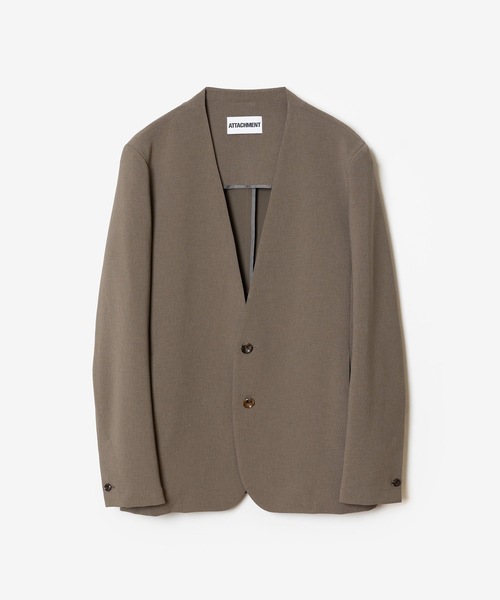 ATTACHMENT(アタッチメント)の「PE ストレッチダブルクロス カラーレスジャケット / PE STRETCH DOUBLE CLOTH COLLARLESS JACKET(テーラードジャケット・メンズ・ブラウン/グレー/ブラック・2/4/3/1)」の3枚目の写真