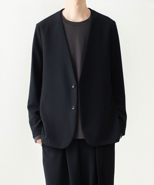 ATTACHMENT(アタッチメント)の「PE ストレッチダブルクロス カラーレスジャケット / PE STRETCH DOUBLE CLOTH COLLARLESS JACKET(テーラードジャケット・メンズ・ブラウン/グレー/ブラック・2/4/3/1)」の1枚目の写真
