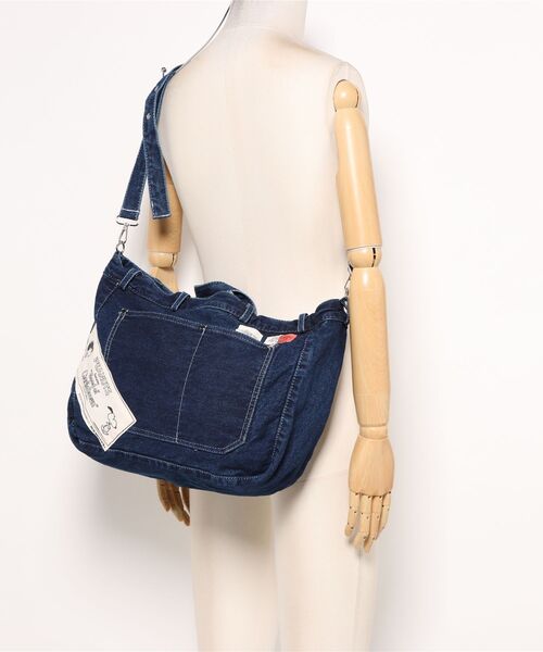 SNOOPY×OLD BETTY'S(スヌーピーカケルオールドベティーズ)の「スヌーピー【SNOOPY】BigPocket Denim 2Way BAG(ショルダーバッグ・レディース・インディゴブルー・FREE)」の5枚目の写真