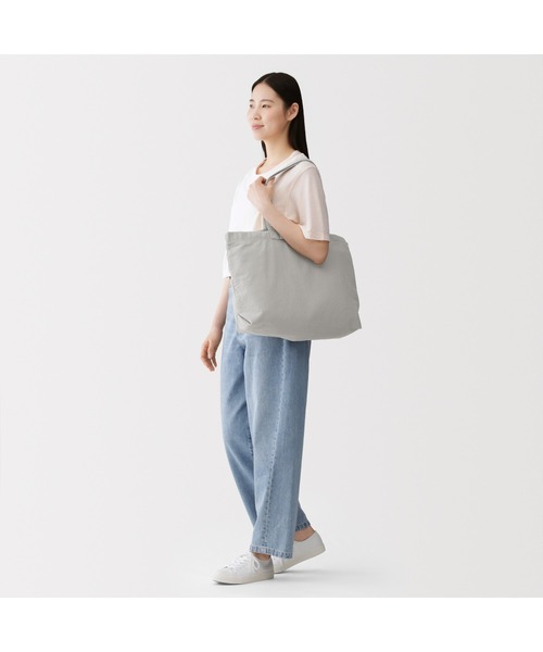 無印良品（ムジルシリョウヒン）の「綿　製品洗い　横型　トートバッグ（トートバッグ・レディース・ライトグレー/グレー系/ライトグリーン/ライトイエロー・FREE）」の5枚目の写真