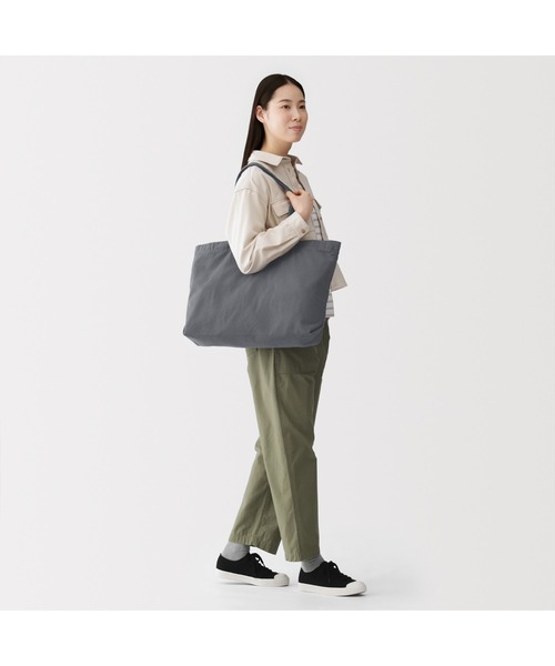 無印良品（ムジルシリョウヒン）の「綿　製品洗い　横型　トートバッグ（トートバッグ・レディース・ライトグレー/グレー系/ライトグリーン/ライトイエロー・FREE）」の12枚目の写真