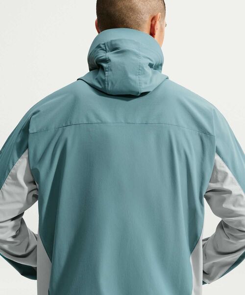 NIKE(ナイキ)の「ナイキ テック ヘリオス メンズ Dri-FIT ロングスリーブ シェル / Nike Tech Helios Men's Dri-FIT Long-Sleeve Shell IF0904-382 Mineral Slate(ブルゾン・メンズ・グレー系その他2・XL/S/M/L/2XL)」の2枚目の写真