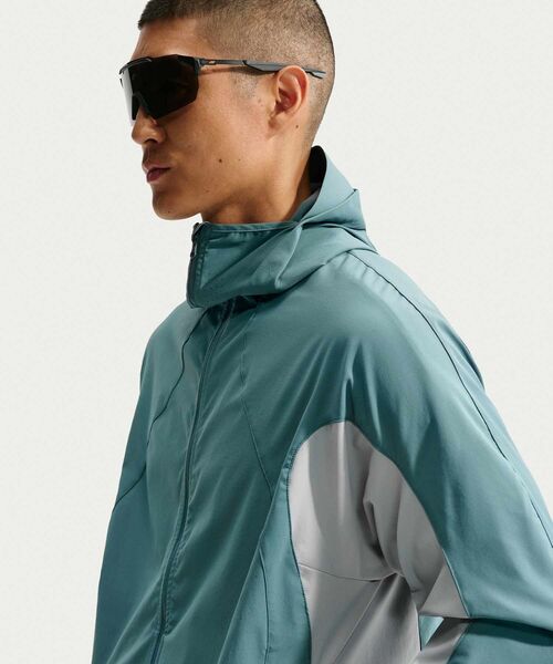 NIKE(ナイキ)の「ナイキ テック ヘリオス メンズ Dri-FIT ロングスリーブ シェル / Nike Tech Helios Men's Dri-FIT Long-Sleeve Shell IF0904-382 Mineral Slate(ブルゾン・メンズ・グレー系その他2・XL/S/M/L/2XL)」の3枚目の写真