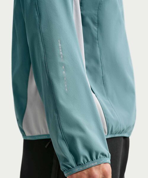 NIKE(ナイキ)の「ナイキ テック ヘリオス メンズ Dri-FIT ロングスリーブ シェル / Nike Tech Helios Men's Dri-FIT Long-Sleeve Shell IF0904-382 Mineral Slate(ブルゾン・メンズ・グレー系その他2・XL/S/M/L/2XL)」の7枚目の写真