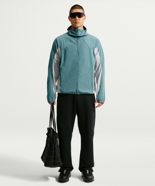NIKE(ナイキ)の「ナイキ テック ヘリオス メンズ Dri-FIT ロングスリーブ シェル / Nike Tech Helios Men's Dri-FIT Long-Sleeve Shell IF0904-382 Mineral Slate(その他トップス・メンズ・グレー系その他2・XL/S/M/L/2XL)」の4枚目の写真