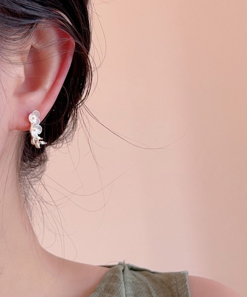 shoppinggo(ショッピングゴー)の「ピアス 花 ラインストーン 可愛い イヤリング人気アクセサリー レディース 韓国ファッション(ピアス(両耳用)・レディース・ホワイト・FREE)」の11枚目の写真