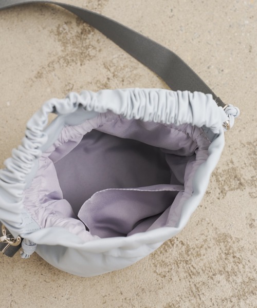 AIC.(エーアイシー)の「OUTDOOR Gathers Handle Mini Bag(ショルダーバッグ・レディース・ダークブラウン/ブラック/サックスブルー・FREE)」の18枚目の写真