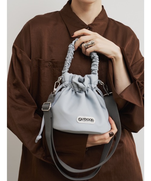 AIC.(エーアイシー)の「OUTDOOR Gathers Handle Mini Bag(ショルダーバッグ・レディース・ダークブラウン/ブラック/サックスブルー・FREE)」の8枚目の写真