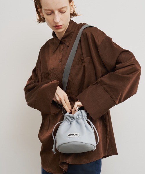 AIC.(エーアイシー)の「OUTDOOR Gathers Handle Mini Bag(ショルダーバッグ・レディース・ダークブラウン/ブラック/サックスブルー・FREE)」の13枚目の写真