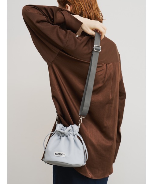 AIC.(エーアイシー)の「OUTDOOR Gathers Handle Mini Bag(ショルダーバッグ・レディース・ダークブラウン/ブラック/サックスブルー・FREE)」の14枚目の写真