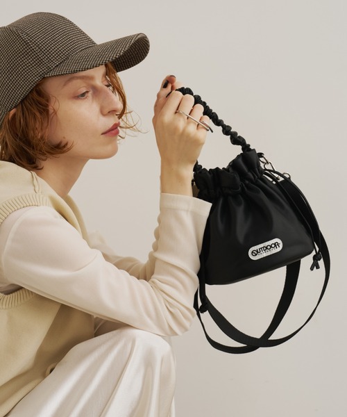 AIC.(エーアイシー)の「OUTDOOR Gathers Handle Mini Bag(ショルダーバッグ・レディース・ダークブラウン/ブラック/サックスブルー・FREE)」の4枚目の写真