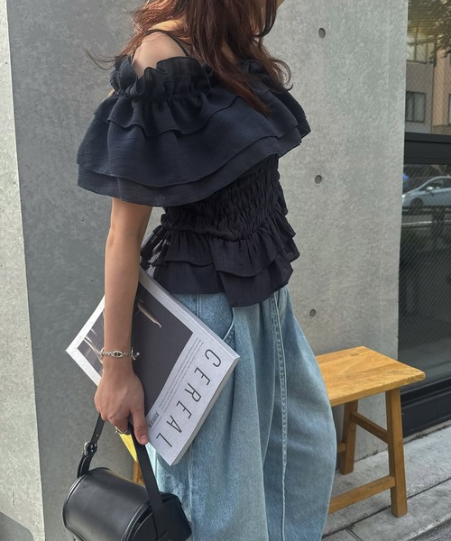WILLFULLY(ウィルフリー)の「asymmetry tiered frill sheer shirring BL(シャツ/ブラウス・レディース・ブラック/ネイビー/アイボリー・FREE)」の16枚目の写真