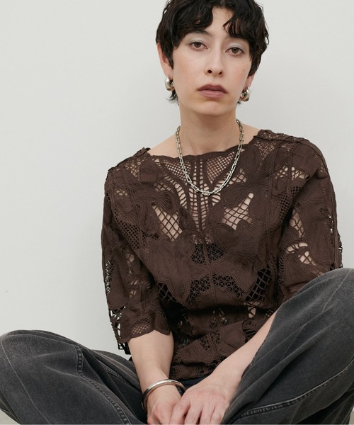 LARUTA(ラルータ)の「【LARUTA】フラワー刺繍パネル切替半袖ブラウス(シャツ/ブラウス・レディース・オフホワイト/ブラック/ブラウン・FREE)」の17枚目の写真