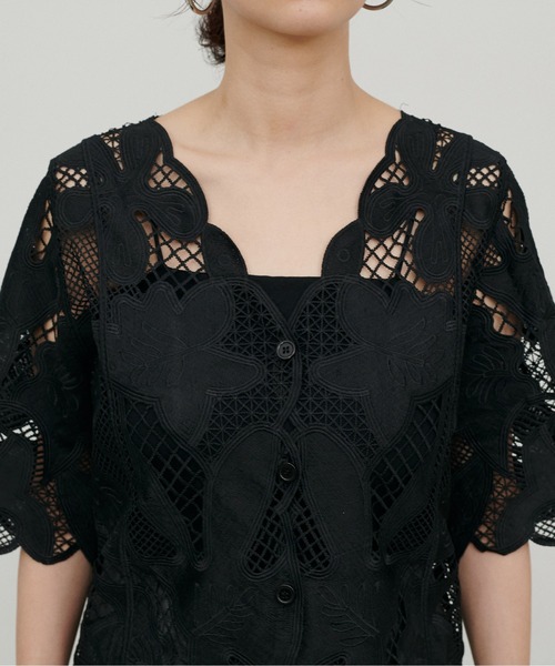 LARUTA(ラルータ)の「【LARUTA】フラワー刺繍パネル切替半袖ブラウス(シャツ/ブラウス・レディース・オフホワイト/ブラック/ブラウン・FREE)」の9枚目の写真