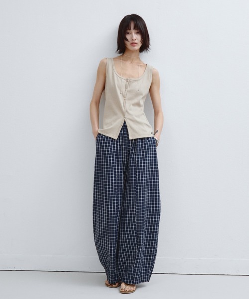 ANF.MUU(アンフムー)の「フロントボタンテレコタンクトップ(タンクトップ・レディース・ベージュ/チャコールグレー/ボルドー・FREE)」の19枚目の写真